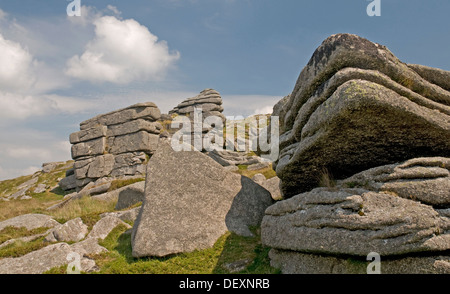 Attraente paesaggio su Belstone Tor, Dartmoor, guardando a nord Foto Stock