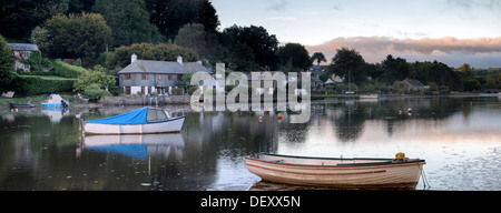 Barche sul fiume di Lerryn vicino a Lostwithiel in Cornovaglia Foto Stock