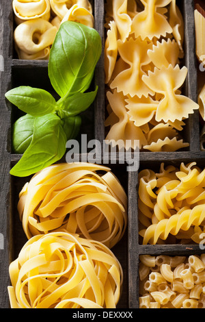 Varie la pasta in bianco e nero scatola di legno Foto Stock