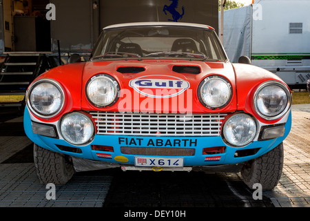 Il 1974 Fiat 124 Abarth di Max Girado nel paddock al 2013 Goodwood Festival of Speed, Sussex, Inghilterra, Regno Unito. Foto Stock