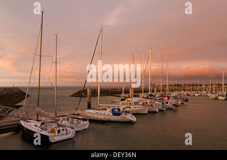 Porto di Piriac-sur-Mer nella luce della sera, dipartimento Loire-Atlantique, Francia, Europa Foto Stock