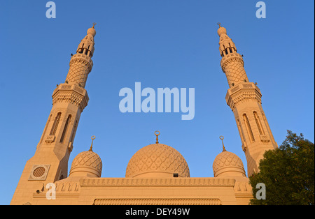 I minareti della Moschea di Jumeirah nella luce del mattino, Emirato di Dubai, Emirati Arabi Uniti Foto Stock