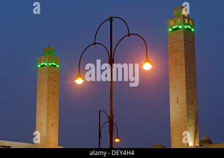 I minareti della Sheikha Salama Moschea, Al Ain, Abu Dhabi, Emirati Arabi Uniti Foto Stock