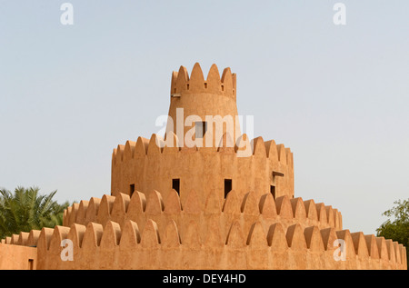 Una torre di Al Ain Palace Museum o Sheikh Zayed Palace Museum e Al Ain, Abu Dhabi, Emirati Arabi Uniti Foto Stock