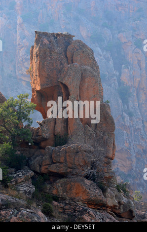 Il bizzarro tipiche rocce rosse delle Calanche di Piana. Le Calanche di Piana è nella parte occidentale della Corsica Foto Stock