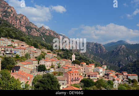 Il piccolo villaggio di Ota nelle montagne della Corsica, Ota, Corsica, Francia Foto Stock