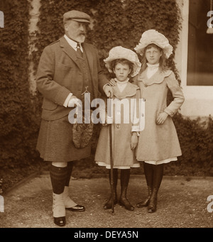 Il re Edoardo VII e Maud e Alexandra Duff nel 1904 Foto Stock