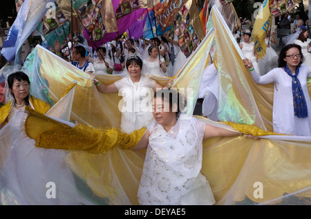 I cristiani evangelici di Taiwan che prendono parte all'annuale marcia di Gerusalemme durante la festa dei Tabernacoli di Sukkot per mostrare il loro amore per il popolo ebraico e lo stato di Israele. La parata è ospitata dall'Ambasciata cristiana Internazionale di Gerusalemme (ICEJ) e attira migliaia di cristiani da tutto il mondo a sostegno di Israele. Foto Stock