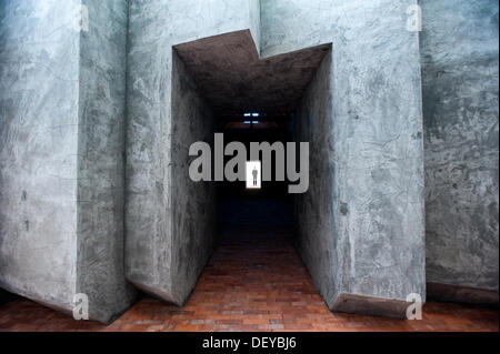 Londra, Regno Unito. Xxv Sep, 2013. Un membro del personale si erge nel nuovo Sackler Serpentine Gallery di Londra. Credito: Piero Cruciatti/Alamy Live News Foto Stock
