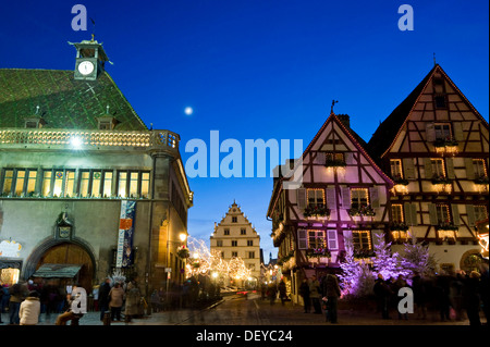 Il quartiere storico di Colmar con decorazione di Natale, Alsazia, Francia, Europa Foto Stock