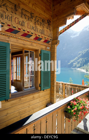 Chalet log a Oeschinensee, Lago Oeschinen, Oberland bernese, il Cantone di Berna, Svizzera, Europa Foto Stock