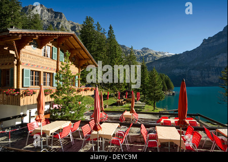 Log e chalet Inn at Oeschinensee, Lago Oeschinen, Oberland bernese, il Cantone di Berna, Svizzera, Europa Foto Stock