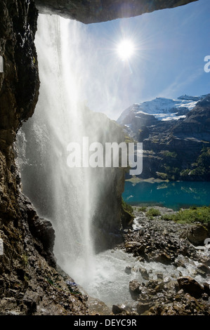 A cascata, Oeschinensee Lago Oeschinen, Oberland bernese, il Cantone di Berna, Svizzera, Europa Foto Stock