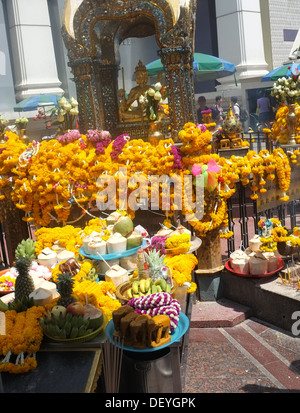 Il Santuario di Erawan a Bangkok, in Thailandia Foto Stock