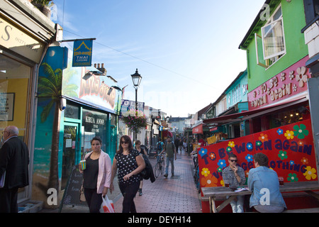 Gloucester Road in North Laine area, Brighton & Hove, il distretto di Brighton e bohemien quartiere culturale, England, Regno Unito Foto Stock