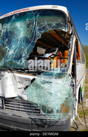 Bus dopo incidente stradale Foto Stock