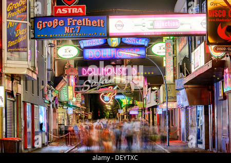 Grosse Freiheit, street nel St. Pauli district, Amburgo Foto Stock