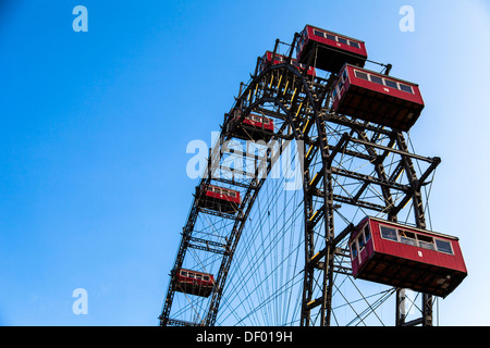 Wiener Riesenrad, Viennese ruota panoramica Ferris, Volks-Prater Amusement Park, Vienna, Austria, Europa Foto Stock