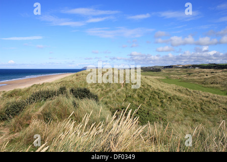 Royal Portrush Golf Club i collegamenti in corso presso il resort costiero di Portrush, County Antrim, Irlanda del Nord, Regno Unito. Foto Stock
