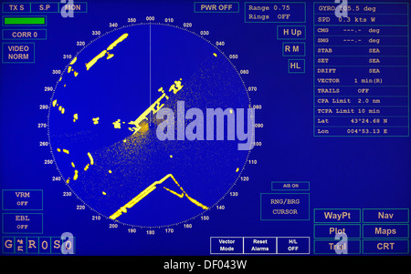 Blu nave moderna nella schermata Radar con round mappa standard e le etichette di testo Foto Stock