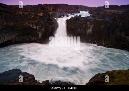 Cascata Aldeyjarfoss sul fiume Skjálfandafljót, Sprengisandur altopiano, Norðurland, Nordurland eystra Foto Stock