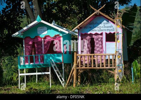 Spirito case, Wat Phra That Doi Wao tempio di Mae Sai, la città più settentrionale della Thailandia, Thailandia del Nord della Thailandia, Asia Foto Stock