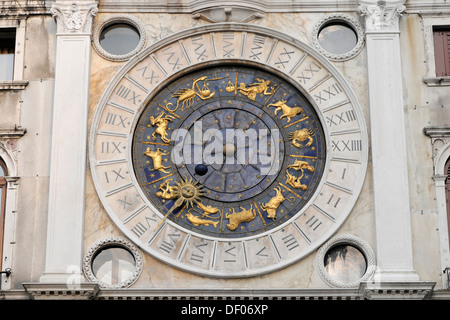 Orologio solare con segni zodiacali, la Basilica di San Marco, Piazza San Marco, Venezia, Italia e Europa Foto Stock