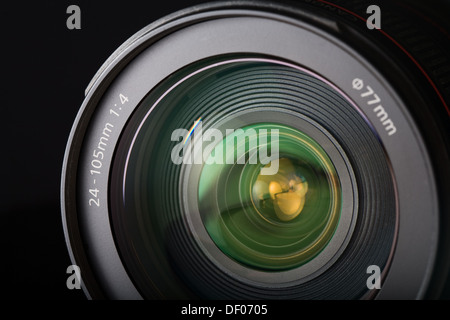 Close-up della parte anteriore di una lente di zoom Foto Stock