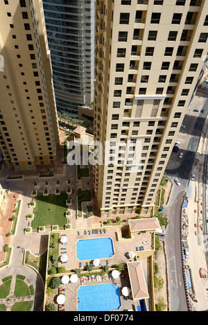 La vista dal grattacielo su piscine, Dubai, UAE Foto Stock