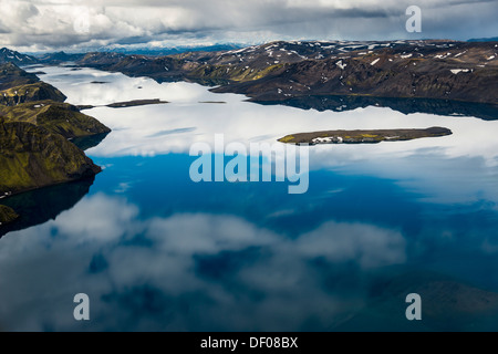 Vista aerea, Lago Langisjór, moss montagne coperte, islandese Highlands, Islanda, Europa Foto Stock