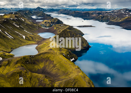 Vista aerea, Lago Langisjór, moss montagne coperte, islandese Highlands, Islanda, Europa Foto Stock