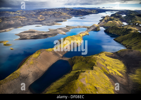 Vista aerea, Lago Langisjór, moss montagne coperte, islandese Highlands, Islanda, Europa Foto Stock