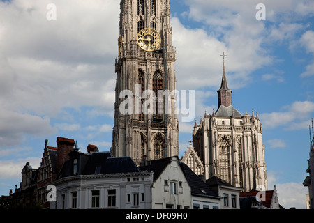 Il campanile della chiesa di Onze-Lieve-Vrouwekathedraal (Cattedrale di Nostra Signora di Anversa, Belgio, Europa Foto Stock