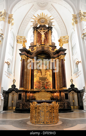 Altare, vista interno con altare, Chiesa di San Michele, San Michele, Michel, chiesa barocca, primo avvio della costruzione Foto Stock