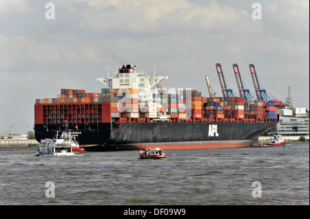 APL QINGDAO nave portacontainer, 349 m lungo, costruito nel 2012, arrivando, porto di Amburgo, Amburgo Foto Stock