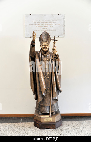 Papa Giovanni Paolo II Memorial, la chiesa di San Martino Vescovo, Burano, Venezia, Veneto, Italia, Europa Foto Stock