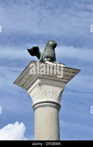 Colonna, capitale con il leone alato di San Marco, santo patrono di Venezia, Piazzetta San Marco, Piazza San Marco Foto Stock