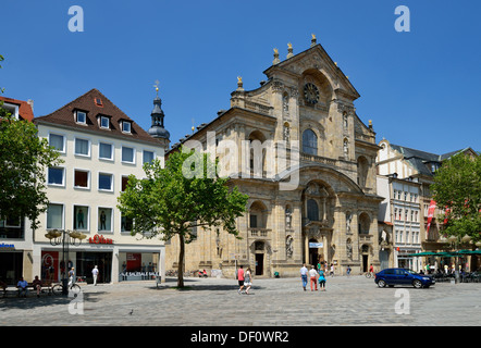 Mercato verde con la chiesa di Saint Martin a Bamberg, Bamberg, Gruener Markt mit Kirche St Martin in Bamberg Foto Stock