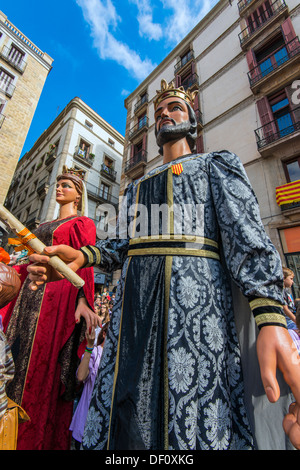 La Gegants (Giganti) sfilano in Plaza San Jaume durante La Mercè festival, Barcellona, in Catalogna, Spagna Foto Stock