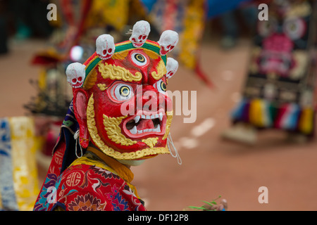 Masked Cham danzatrice presso il Tak Thok Tse Chu festival a Tak Thok Gompa, (Ladakh) Jammu e Kashmir India Foto Stock