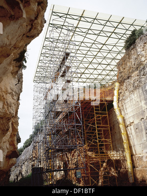 La preistoria. Il paleolitico. Spagna. Sito Archaeologcal di Atapuerca. nfrastructure utilizzato per agevolare la Gran Dolina scavo. Foto Stock