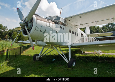 Polacco-costruito Antonov un biplano-2 conservati presso la Aviodrome Parco tematico dell'aviazione, Lelystadt, Paesi Bassi Foto Stock