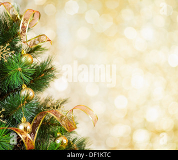 Golden albero di Natale sfondo Foto Stock