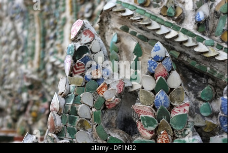 Dettaglio di tilework al Wat Arun, Bangkok Foto Stock