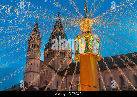 San Martin's Cathedral, vacanze luci al crepuscolo, mercato di Natale, Mainz, Germania Foto Stock