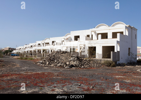 Ville incompiuto causato dalla recessione spagnola - Costa Teguise - Lanzarote - Isole Canarie Foto Stock