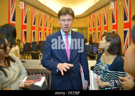 Hong Kong, Cina. 27 Settembre 2013.Segretario finanziario al Tesoro HM, Greg Clark, dà il discorso al terzo London-Hong Kong Forum RMB. Signor Clark ha accolto con favore la cooperazione costante tra Hong Kong e il Regno Unito nello sviluppo offshore mercato RMB e i recenti sviluppi nel mercato di Londra. Credito: Jayne Russell/Alamy Live News Foto Stock