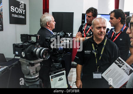 Bologna, Italia. 27 Settembre, 2013. IBTS Italian Broadcasting & Technology Show, Canon e Nikon Cinema News a Bologna il Sep 27, 2013. Credito: Valerio Agolino/Alamy Live News Foto Stock