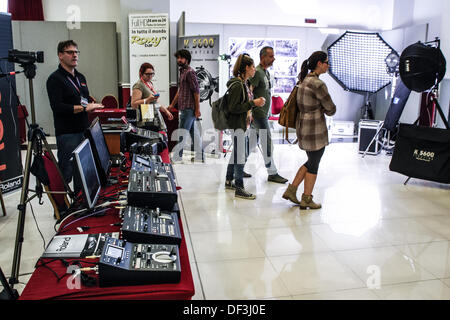 Bologna, Italia. 27 Settembre, 2013. IBTS Italian Broadcasting & Technology Show, Canon e Nikon Cinema News a Bologna il Sep 27, 2013. Credito: Valerio Agolino/Alamy Live News Foto Stock