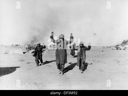 L'immagine della Propaganda nazista! Raffigura soldati inglesi catturati in Egitto, pubblicato il 5 dicembre 1941. Luogo sconosciuto. Fotoarchiv für Zeitgeschichte Foto Stock